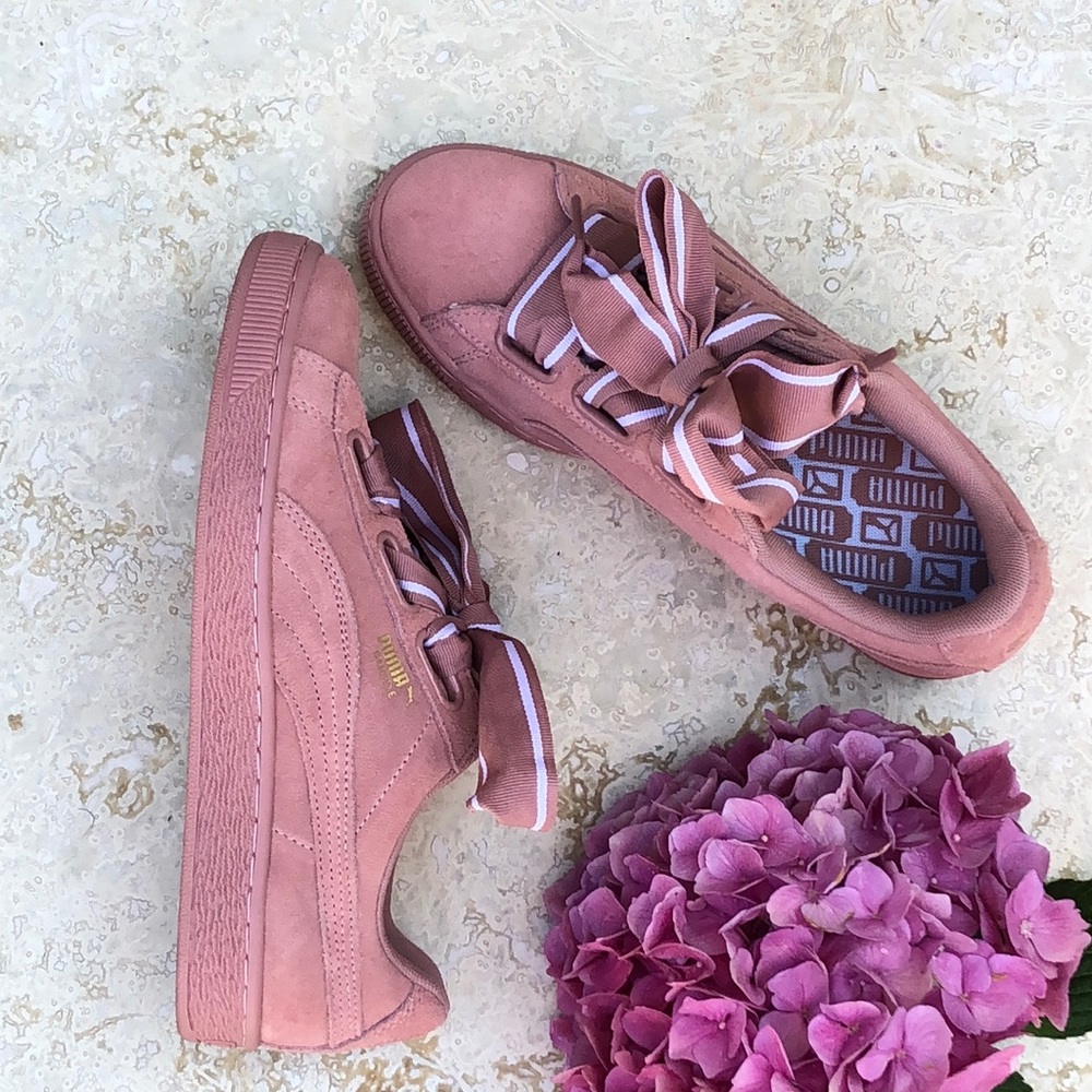 Puma Suede sneaks